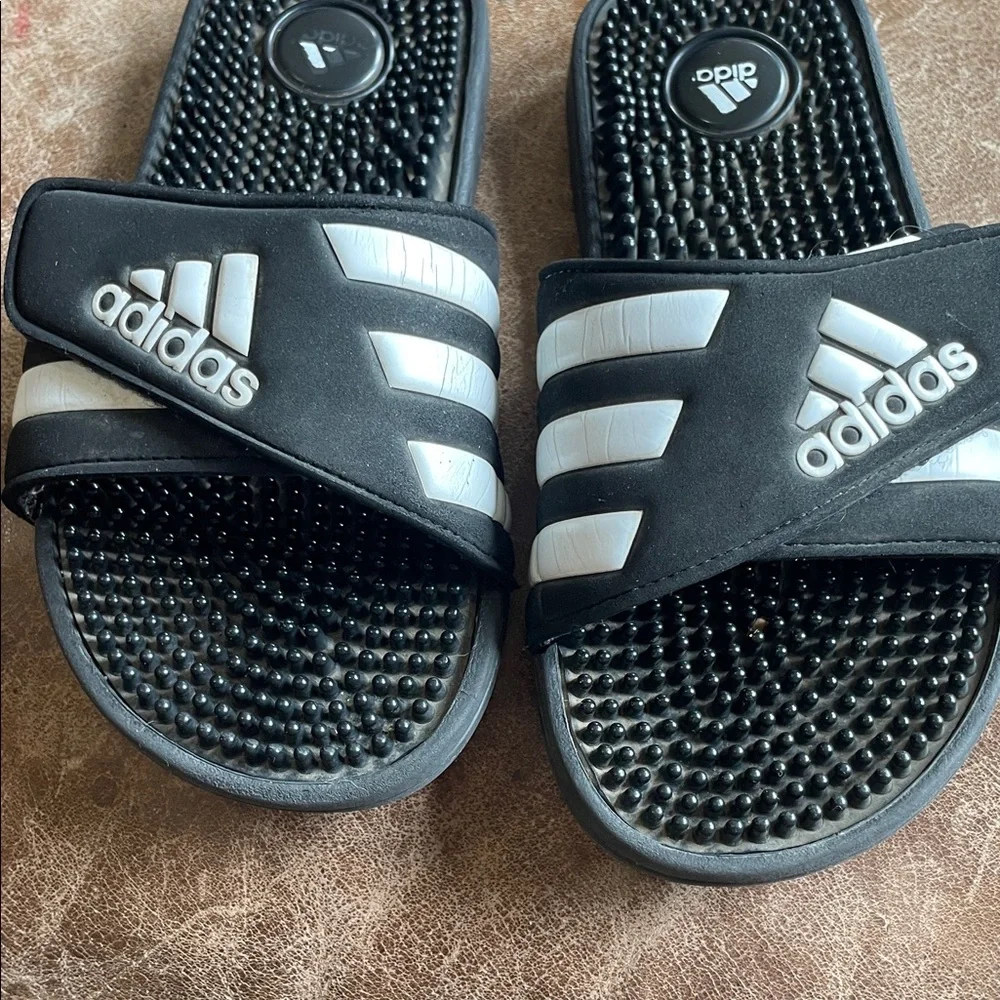 Adidas Boys Black And White Flip Flops. Good Condition. Size 4.